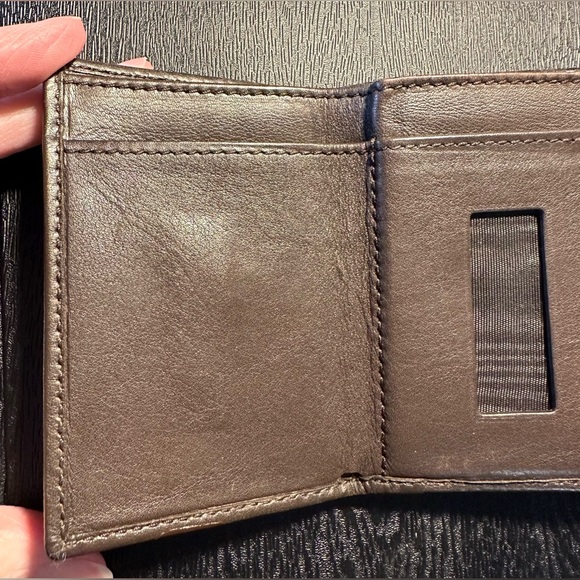 Gucci GG Canvas Trifold Wallet 💎 - Picture 9 of 12